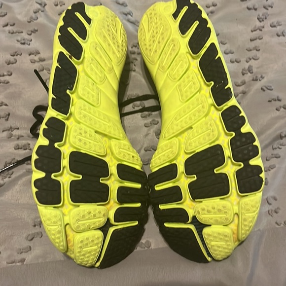 Brooks - Picture 3 of 7